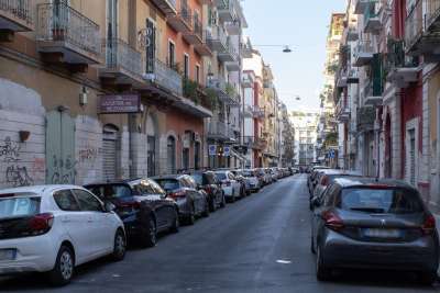 Bari, le centinaia di saracinesche abbassate a San Pasquale vecchia: il rione che non rinasce